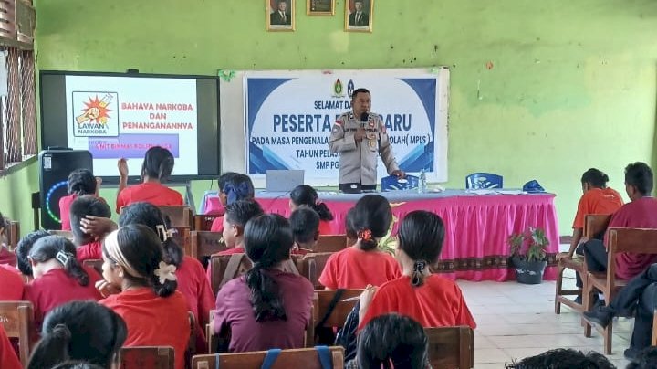 Berani Berkata “Tidak” pada NAPZA, Polsek Paga Polres Sikka Bekali 75 Siswa Baru SMP PGRI 3 Paga
