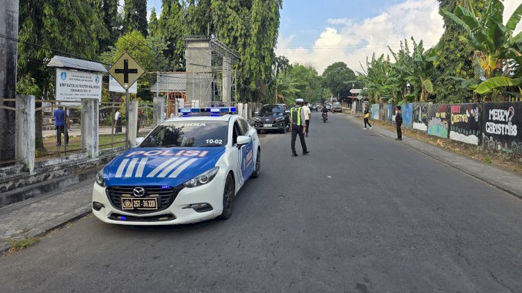 Kawal Generasi Emas, Satlantas Polres Sikka Amankan Penjemputan Duta Prestasi SMPK Frateran Maumere