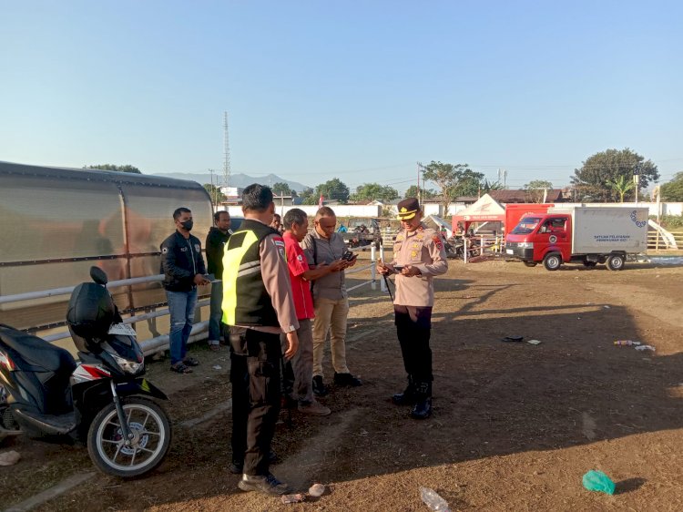 Tinjau Langsung Posko Pengungsian, Kapolres Sikka Pastikan 302 KK Mendapat Perlindungan dan Pelayanan