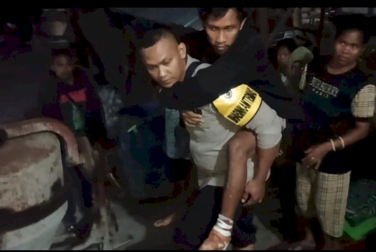 Malam Gelap, Misi Tak Terhenti: Dua Korban Gempa Palue Dievakuasi Darurat ke Maumere