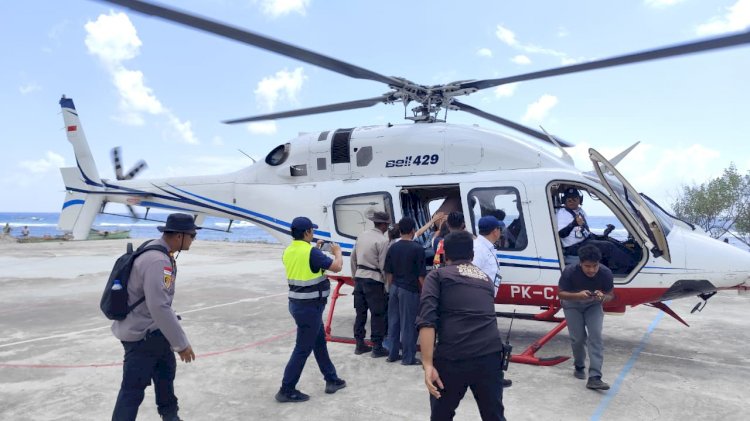 “Dua Korban Gempa Palue Dievakuasi via Helikopter, Polres Sikka Bergerak Cepat Selamatkan Warga di Tengah Keterbatasan Akses”