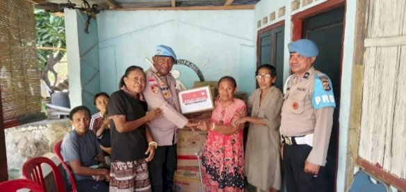Unit Propam Polres Sikka Bergerak, Komunitas Difabel Terdampak Gempa Terima Bantuan Sembako