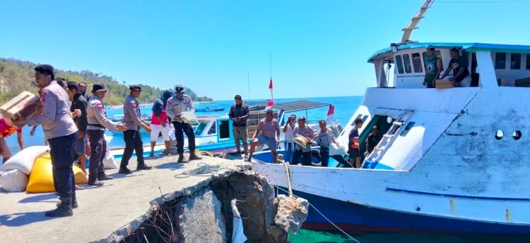 Kawal Bantuan Korban Gempa, Polres Sikka Pastikan 1.583 Logistik Tiba Aman di Posko Palue