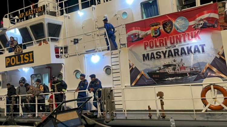 “Polri Tak Biarkan Palu’e Sendirian, KP KASTURI 6002 Menembus Laut Bawa 15 Ton Bantuan Kemanusiaan”