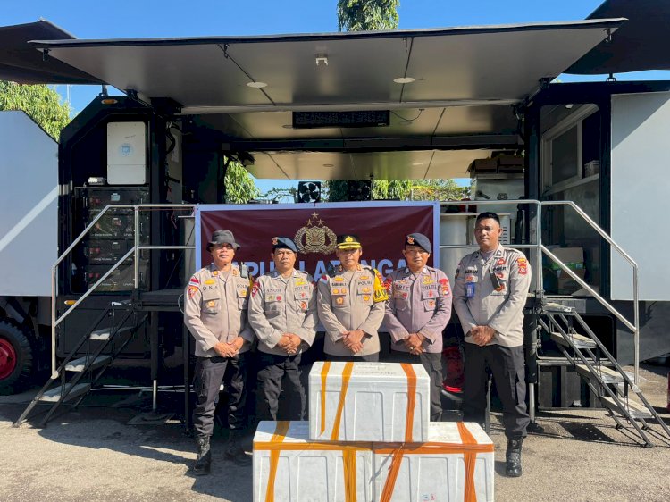 Dari Gudang Polres Sikka ke Dapur Lapangan, Bantuan Pangan Polda NTT Disalurkan untuk Warga Terdampak Gempa