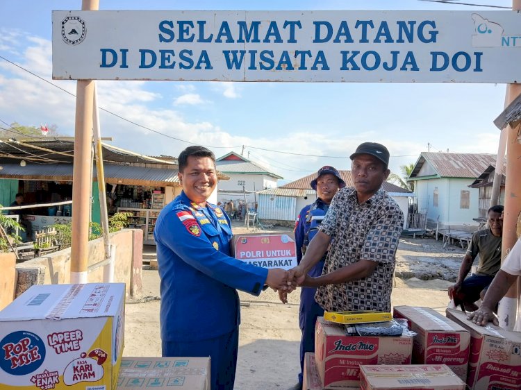 Tak Kenal Waktu, Polres Sikka Terus Bergerak: Bantuan Logistik Menyeberang, Menyapa Warga hingga Kepulauan