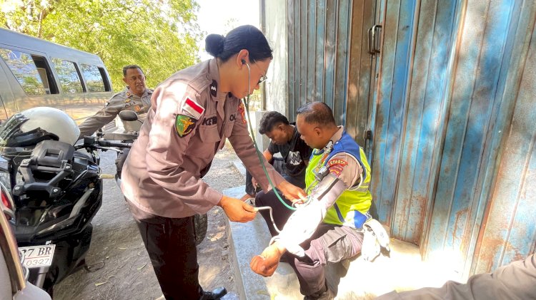 Jaga Garda Pengamanan Tetap Prima, Sidokkes Polres Sikka Turun Periksa Kesehatan Personel