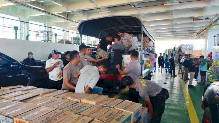“Menembus Jarak, Mengantar Harapan: Polres Sikka Hadir untuk Warga Palue Terdampak Gempa”