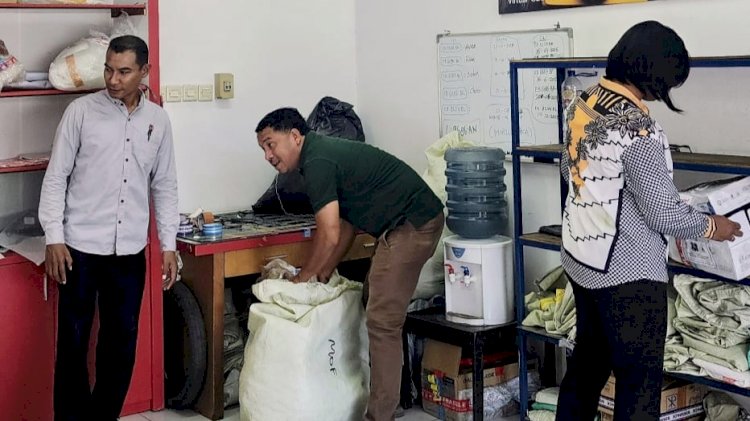 Cegah Masuknya Narkoba, Sat Narkoba Polres Sikka Sisir Jasa Pengiriman Lewat Operasi Sarang Narkoba