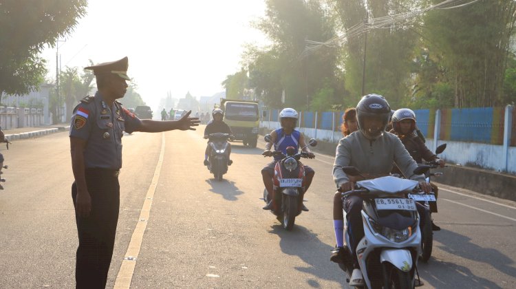 Kapolres Sikka Pimpin Strong Point Pagi, Polri Bersama Masyarakat Wujudkan Lalu Lintas yang Aman dan Tertib