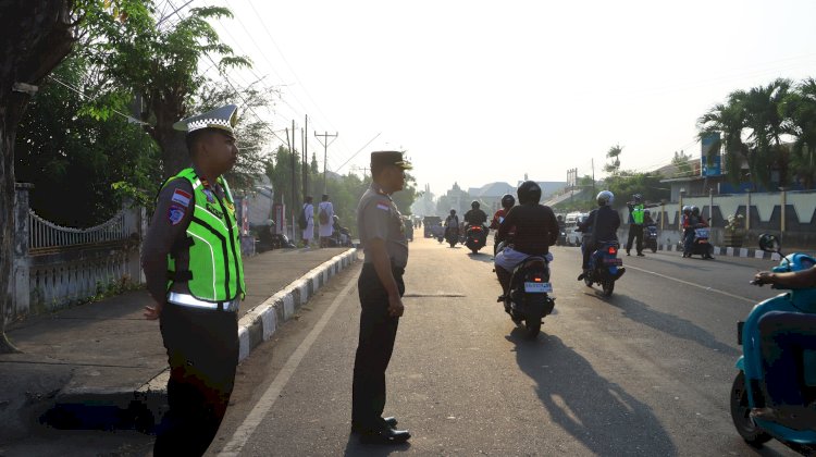 Kapolres Sikka Pimpin Strong Point Pagi, Polri Bersama Masyarakat Wujudkan Lalu Lintas yang Aman dan Tertib