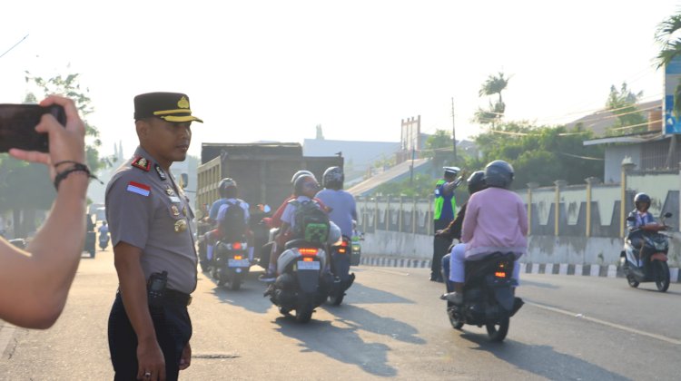 Polres Sikka dan Jajaran Polsek Kawal Aktivitas Pagi, Keselamatan Pelajar dan Pengguna Jalan Diutamakan
