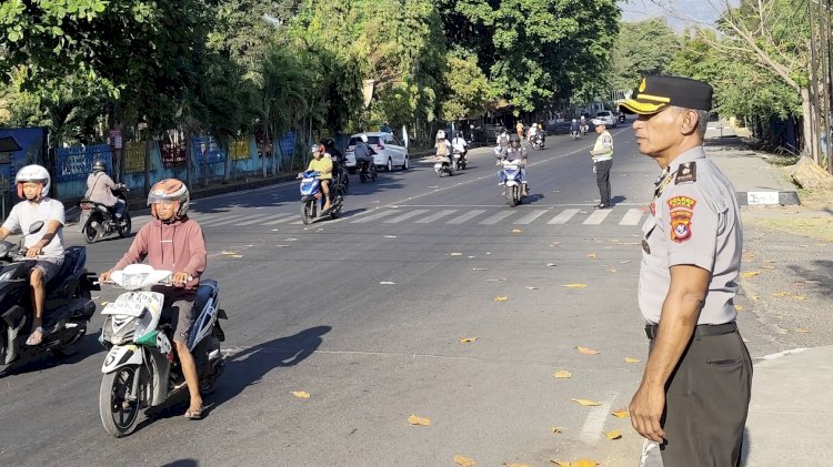 Tak Tunggu Kecelakaan Terjadi! Polres Sikka Turun ke Jalan, Keselamatan Pelajar Jadi Prioritas