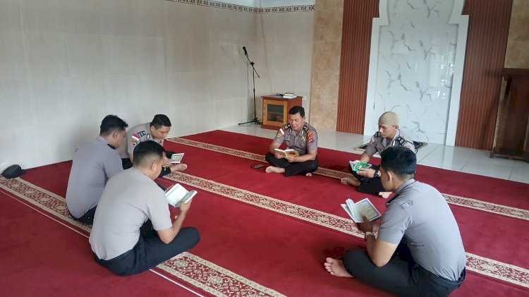 Binroh Polres Sikka Perkuat Mental dan Moral Personel demi Pelayanan Humanis