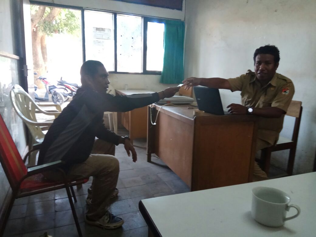 Jelang Pilkada di Sikka, Polisi Koordinasi dengan Dispendukcapil Sikka Terkait Pengurusan E-KTP Warga