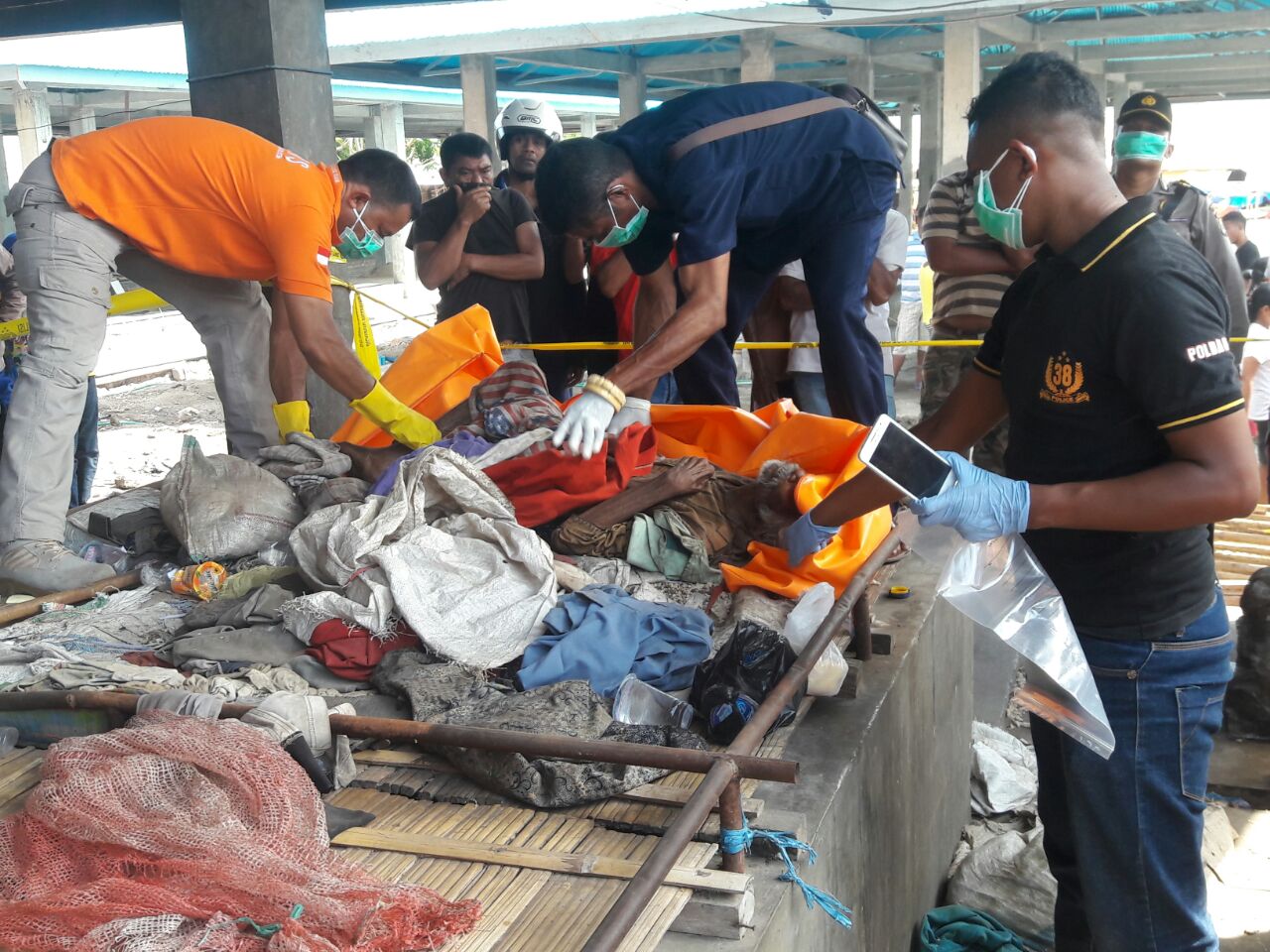 Breaking News : Polres Sikka Olah TKP Sesosok Mayat yang Ditemukan di Pasar Alok Maumere