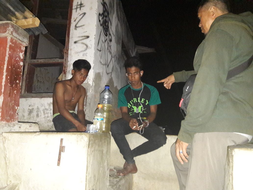 K2YD di Sikka : Polisi Bubarkan Remaja yang Lagi Asyik Minum Miras